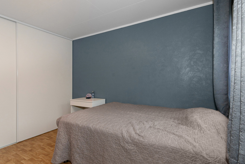 Romslig skyvedørsgarderobe
