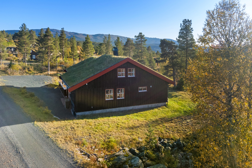 Innholdsrik hytte med 4 soverom - gode solforhold og rett ved skiløypa