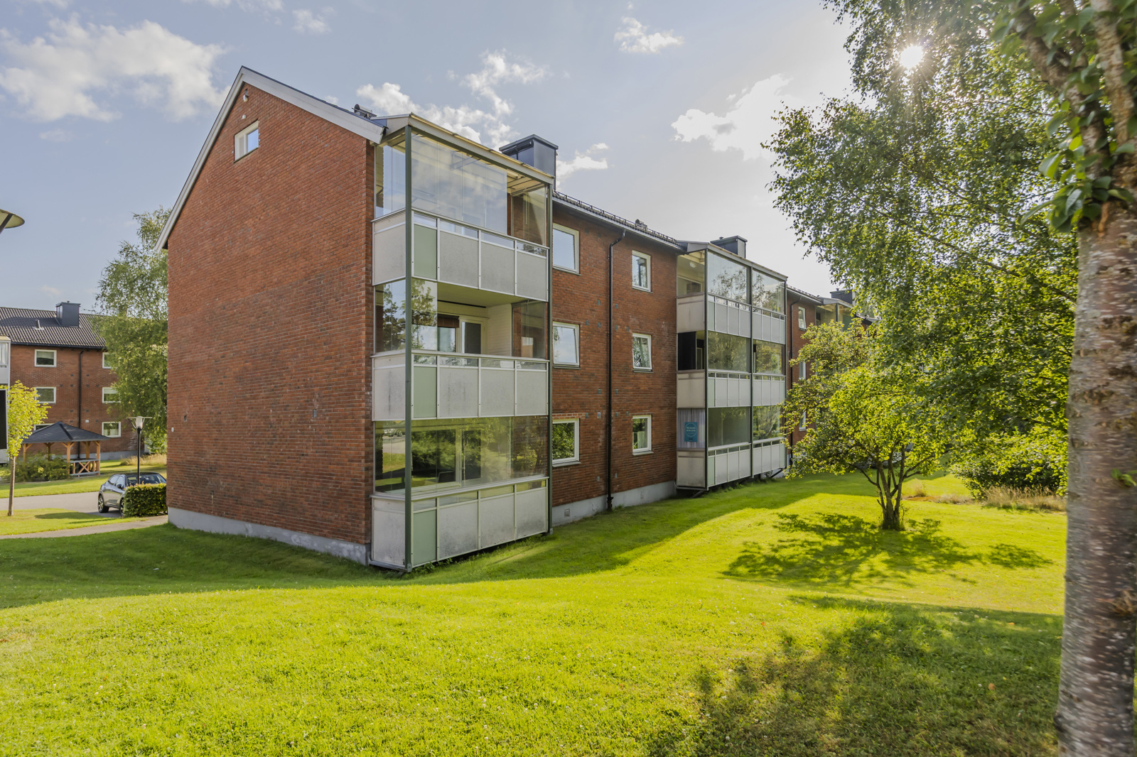 Leiligheten ligger i 1. etasje og har således enkel adkomst