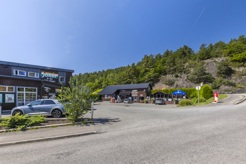 Nærhet til Joker butikk og byggevareutsalg.