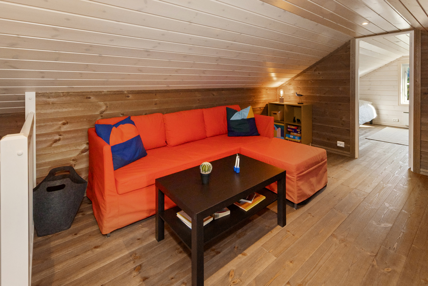 Megler opplyser om at rommene på hemsen ikke er godkjent for varig opphold.