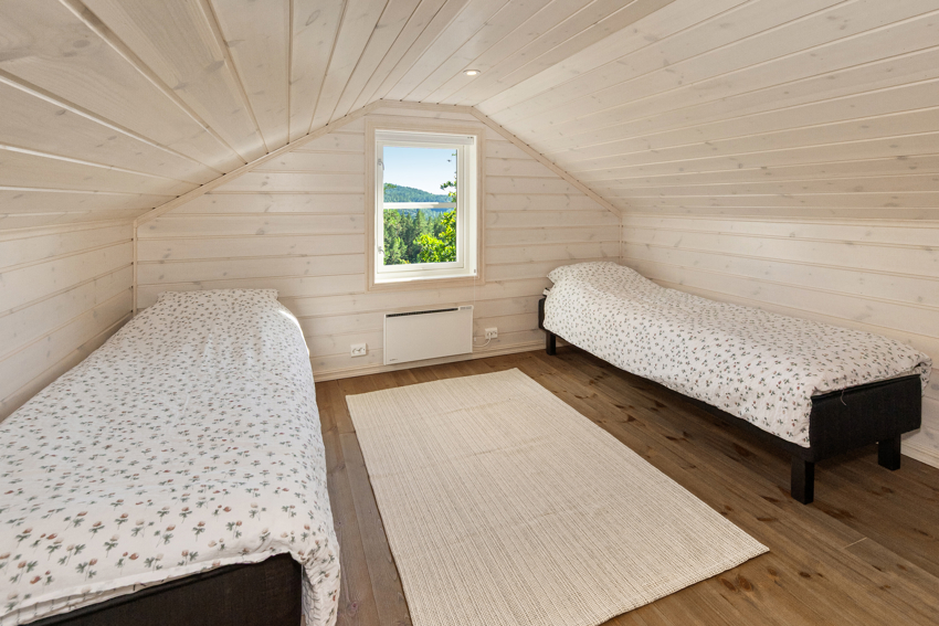 Megler opplyser om at rommene på hemsen ikke er godkjent for varig opphold.