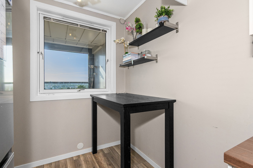 Plass for kjøkkenbord ved vinduet