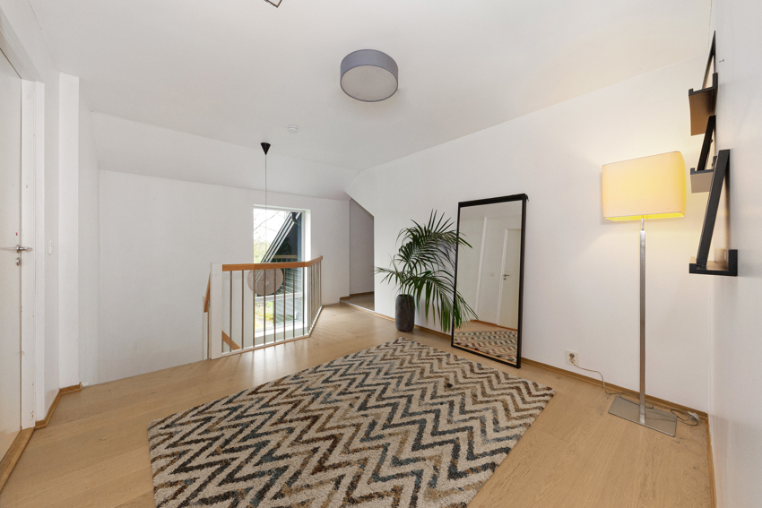 Gang/loftstue med plass til salong bl.a.