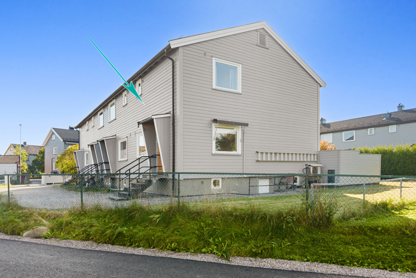 Rekkehuset i enden får mer lys og utsyn gjennom å ha vinduer også på gavelveggen.