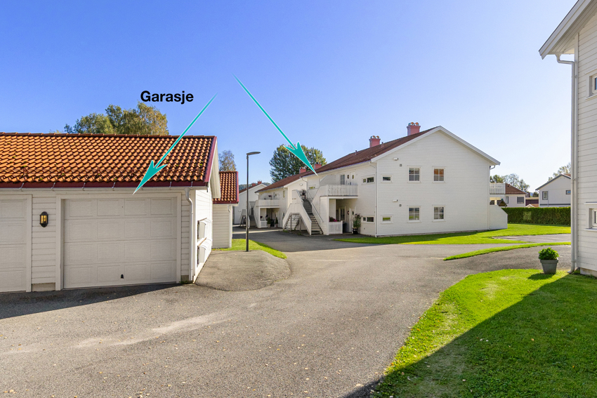 Kort vei til egen garasje med elbil lader montert.