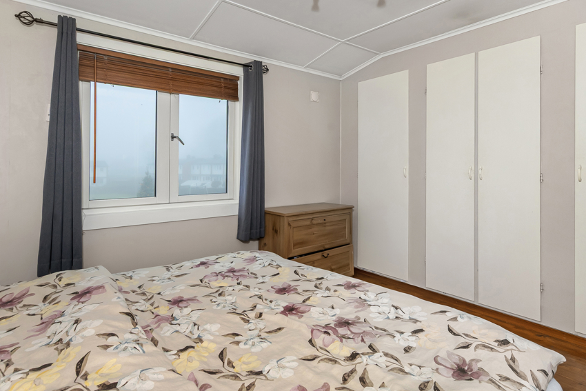 Godt med skapplass på hovedsoverommet. 