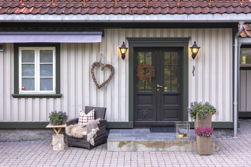 Koselig inngangsparti med belegningsstein