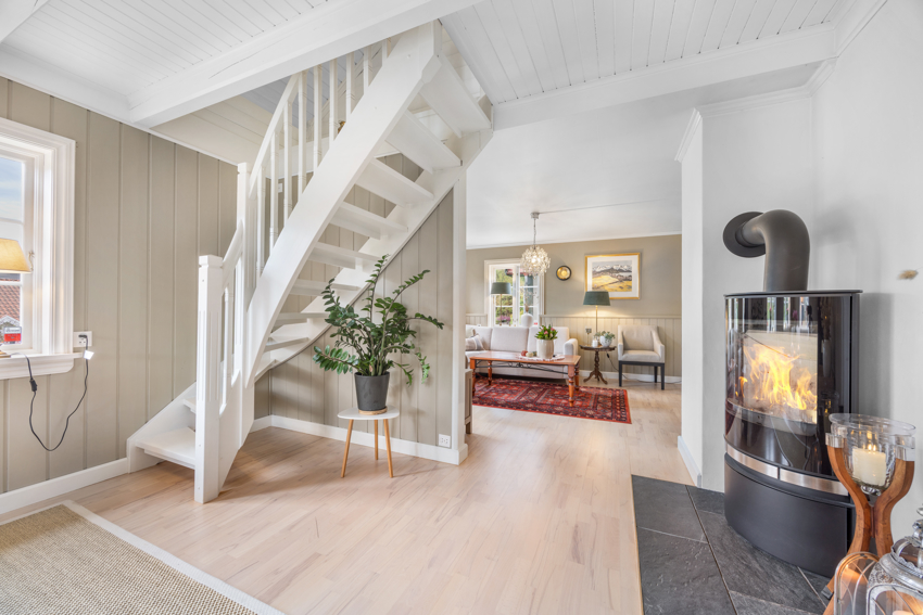 Også her er det varmepumpe (ny oktober 2024) og vedovn