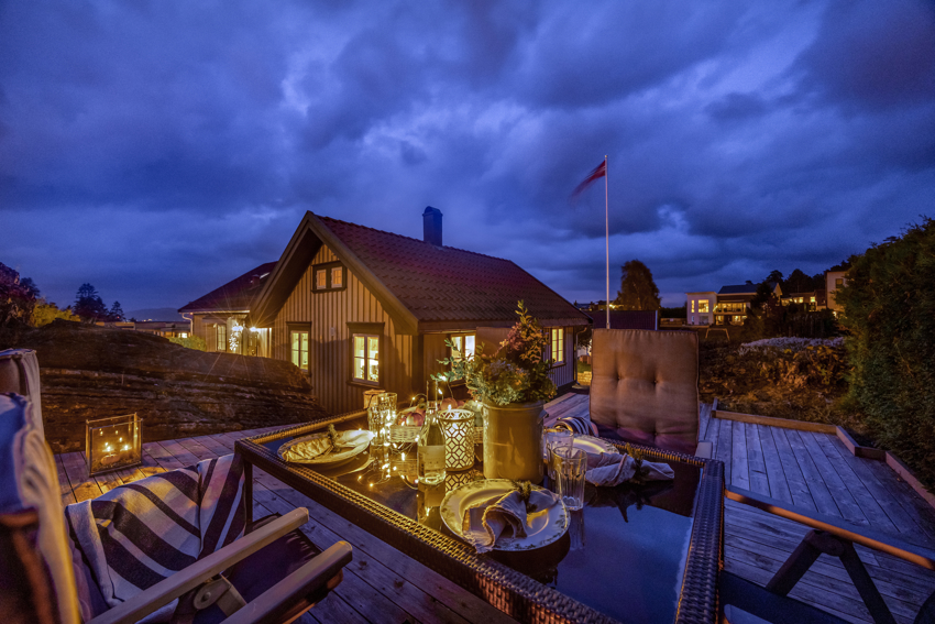 Nydelig kveldsstemning i Krabberødveien 18