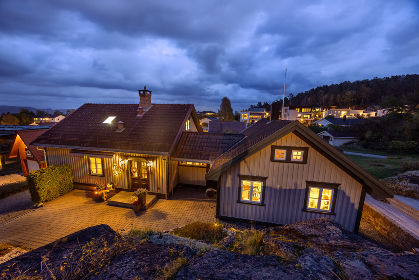Nydelig kveldsstemning i Krabberødveien 18