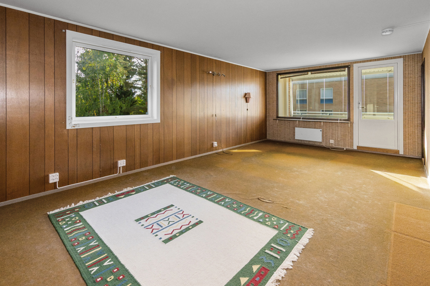 Stuen har god plass for både salong og spisestue