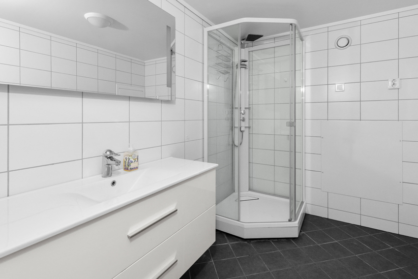 Pent flislagt bad m/varmekabler - Rehabilitert i regi av borettslaget i 2019