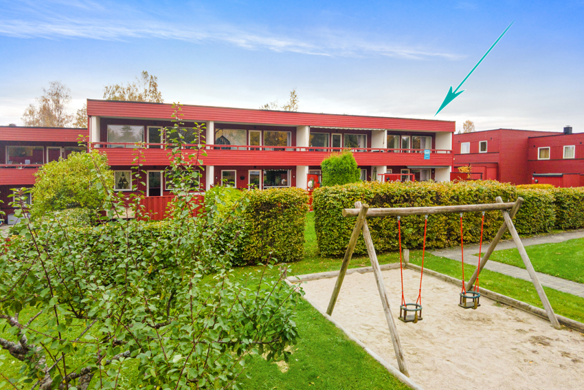 Det er også flere lekeplasser for den yngre garden 