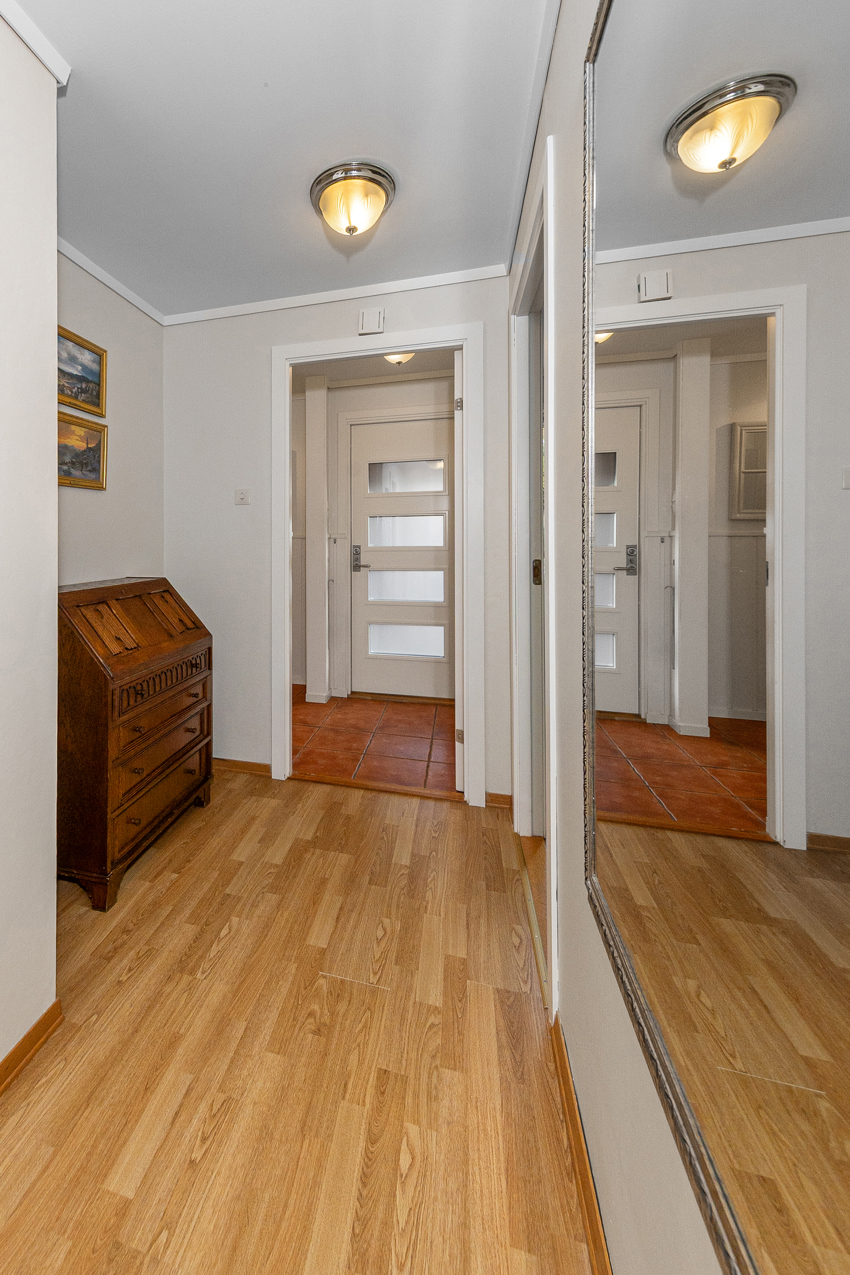 Entre mellom vindfang og spisestue