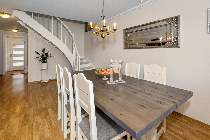 God plass for et stort spisebord - Perfekt for å samle familie og venner over et godt måltid