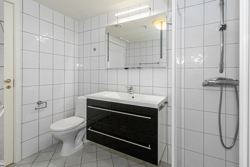 Bad/wc/vaskerom med servant i seksjon 