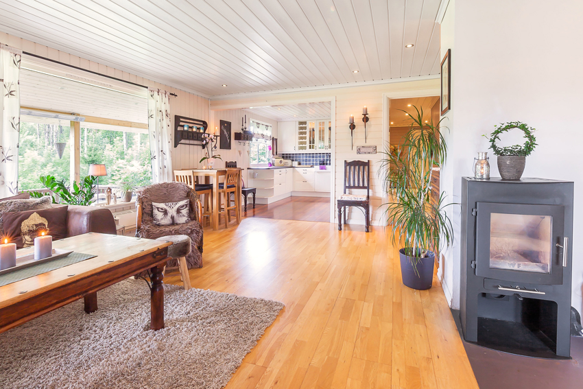 Stuen i 1. etg. har åpen løsning mot kjøkken