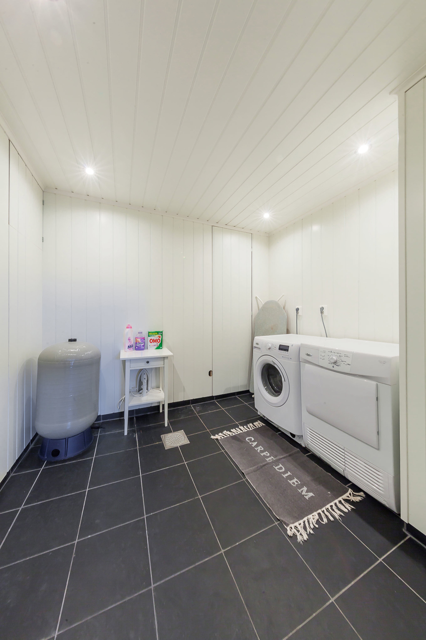 Bad/vaskerom i underetasjen (ikke søkt bruksendret)