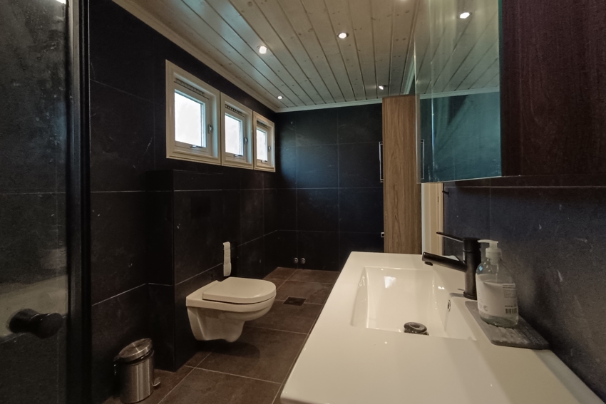 Nytt bad i 1. etasje ! 