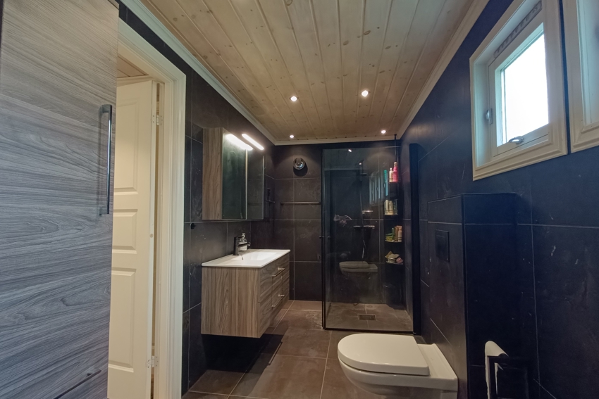 Nytt bad i 1. etasje ! 