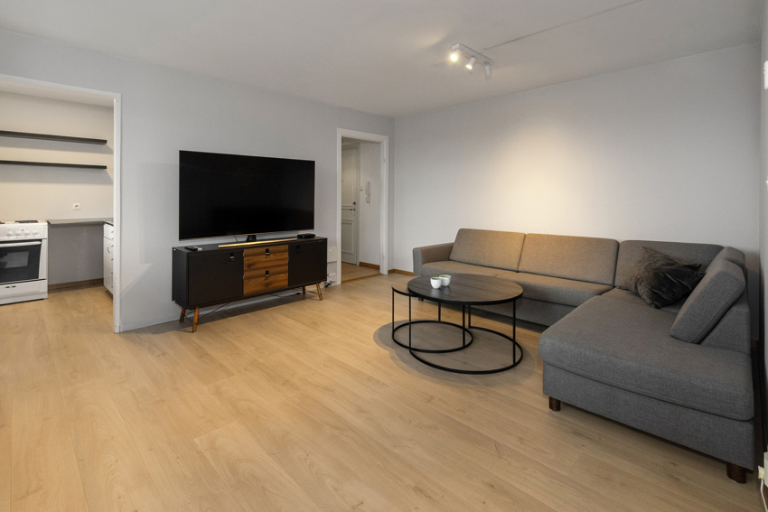 Stue, kjøkken og entre har nytt Pergo laminatgulv høsten 2025 