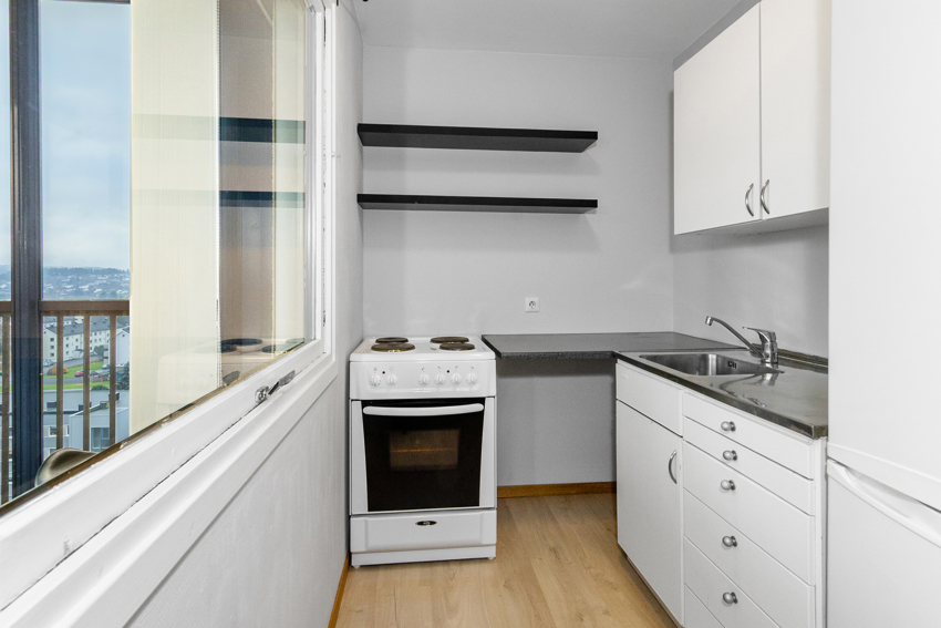 Eldre malt kjøkkeninnredning