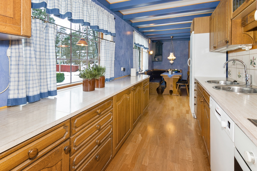 Kjøkken har 2 vinduer ut mot syd.