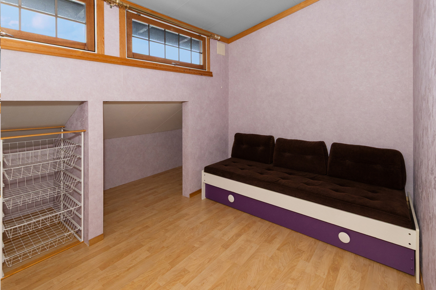 Disponibelt rom i 2. etasjen. Rommet har vært brukt av nåværende eier som soverom, men det er ikke godkjente rømningsveier fra rommet.