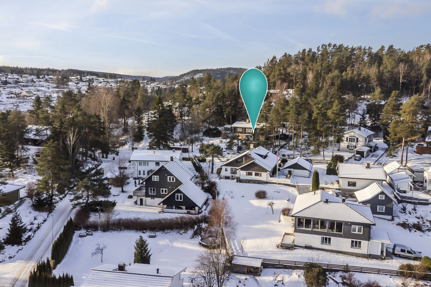 Boligen ligger høyt oppe i Strømdalåsen.