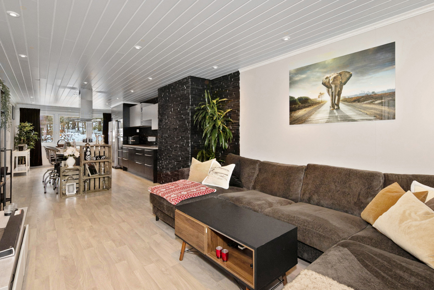 Stue og kjøkken i åpen løsning 