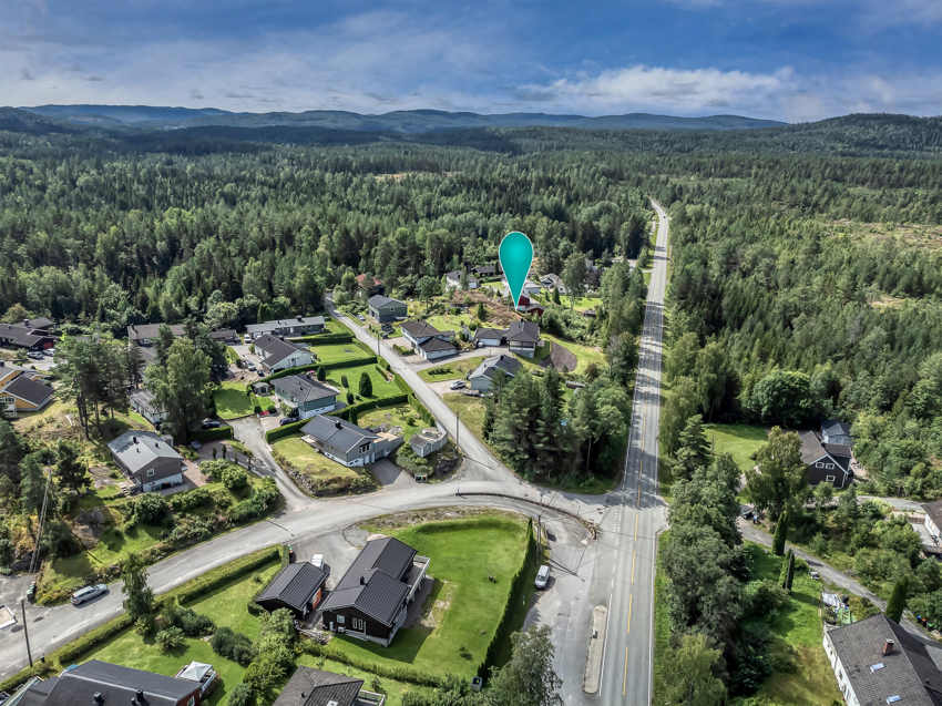 Dette er et område som ligger landlig og idyllisk til. Samtidig er det ikke lang kjørevei til Porsgrunn/Skien. 