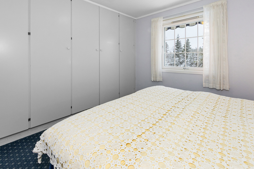 Det er godt med skapplass på hovedsoverommet. 