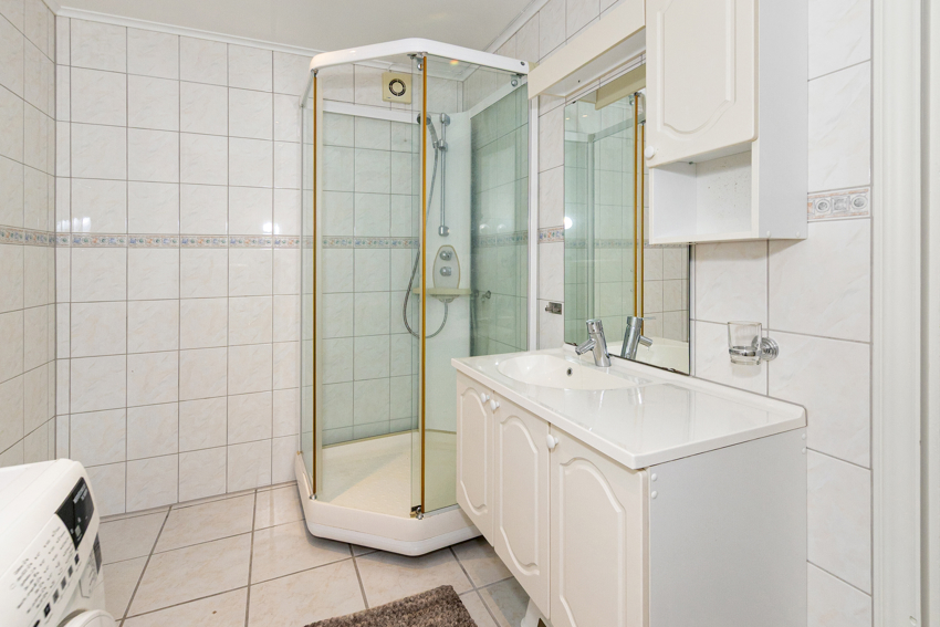 Et pent baderom i 1.etasje.