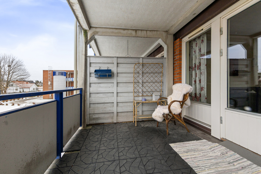 På balkongen er det god plass for utemøbler