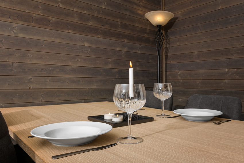 Plass til et helt lite selskap rundt spisestuebordet.