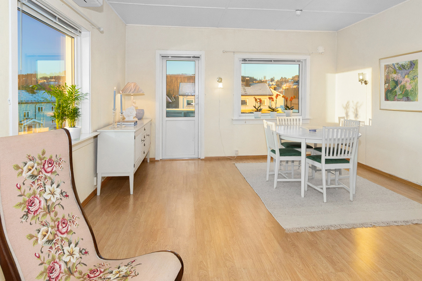 God plass til spisebord m/stoler