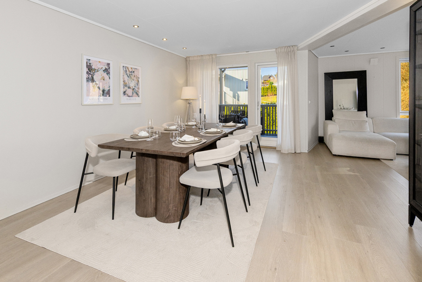 God plass for både salong og spisestue