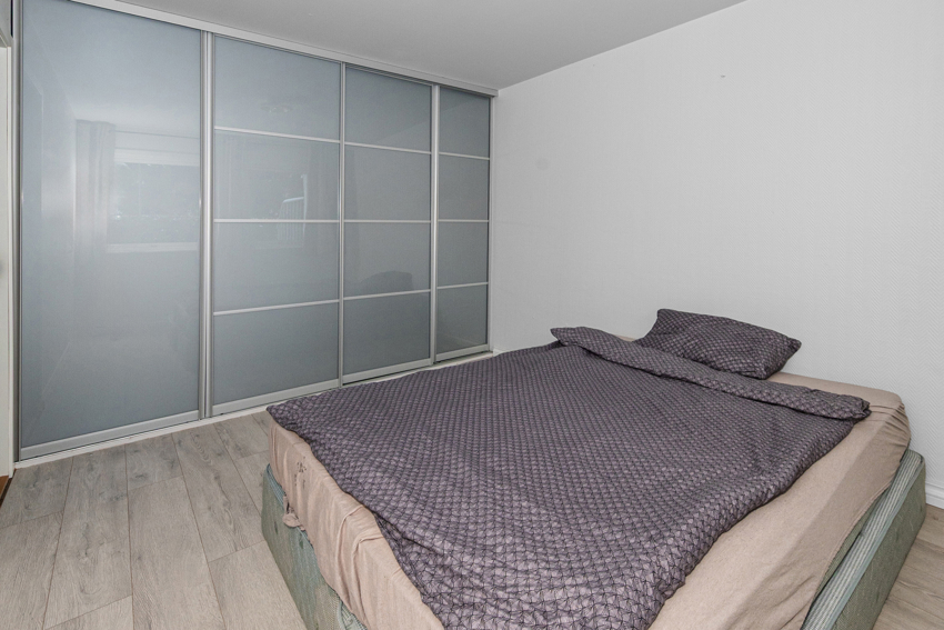 Soverommet har garderobeskap - Adkomst til innvendig bod