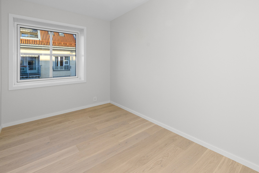 Soverom nr 2 med vindu ut mot Liekvartalet.