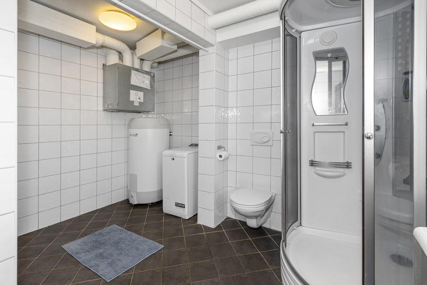 Det er opplegg for vaskemaskin på bad/vaskerom.