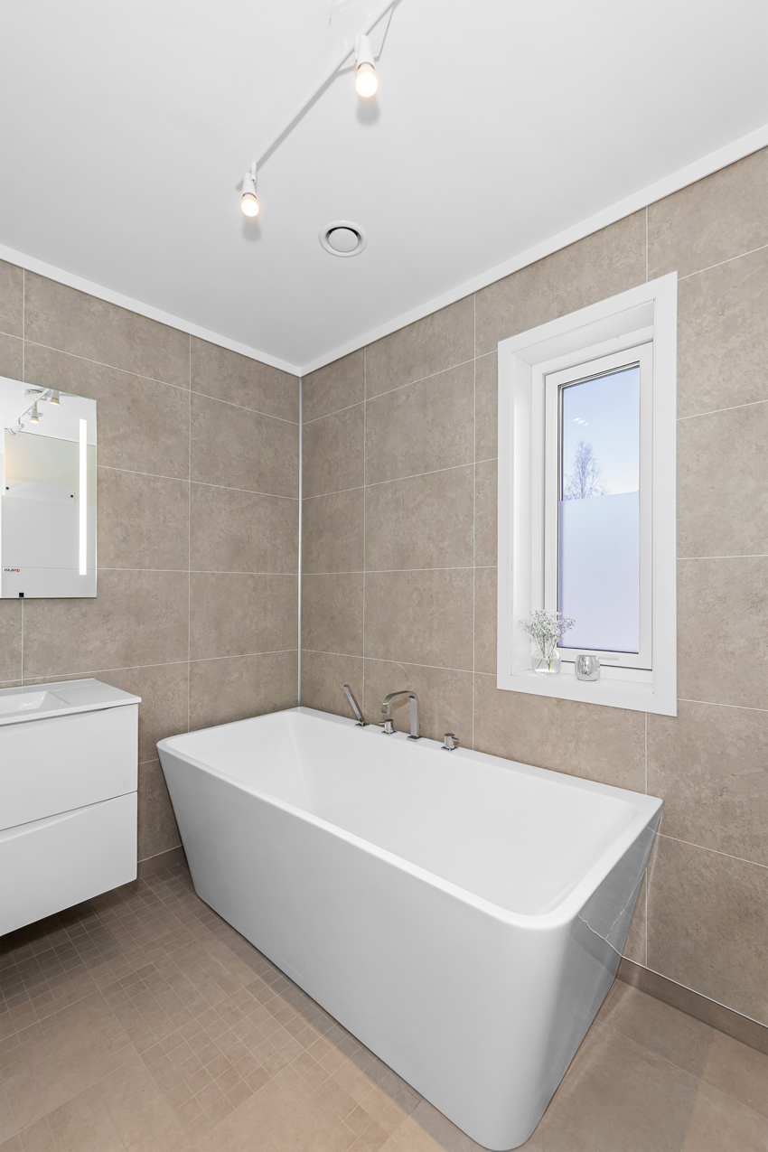 Bad 2. etasje med badekar