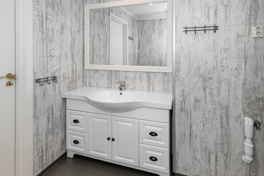 Bad i 1. etasjen er oppgradert i 2014.